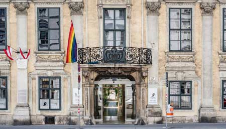 Regenbogenflagge Museum